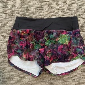 Lululemon speed up shorts.  Sz 6